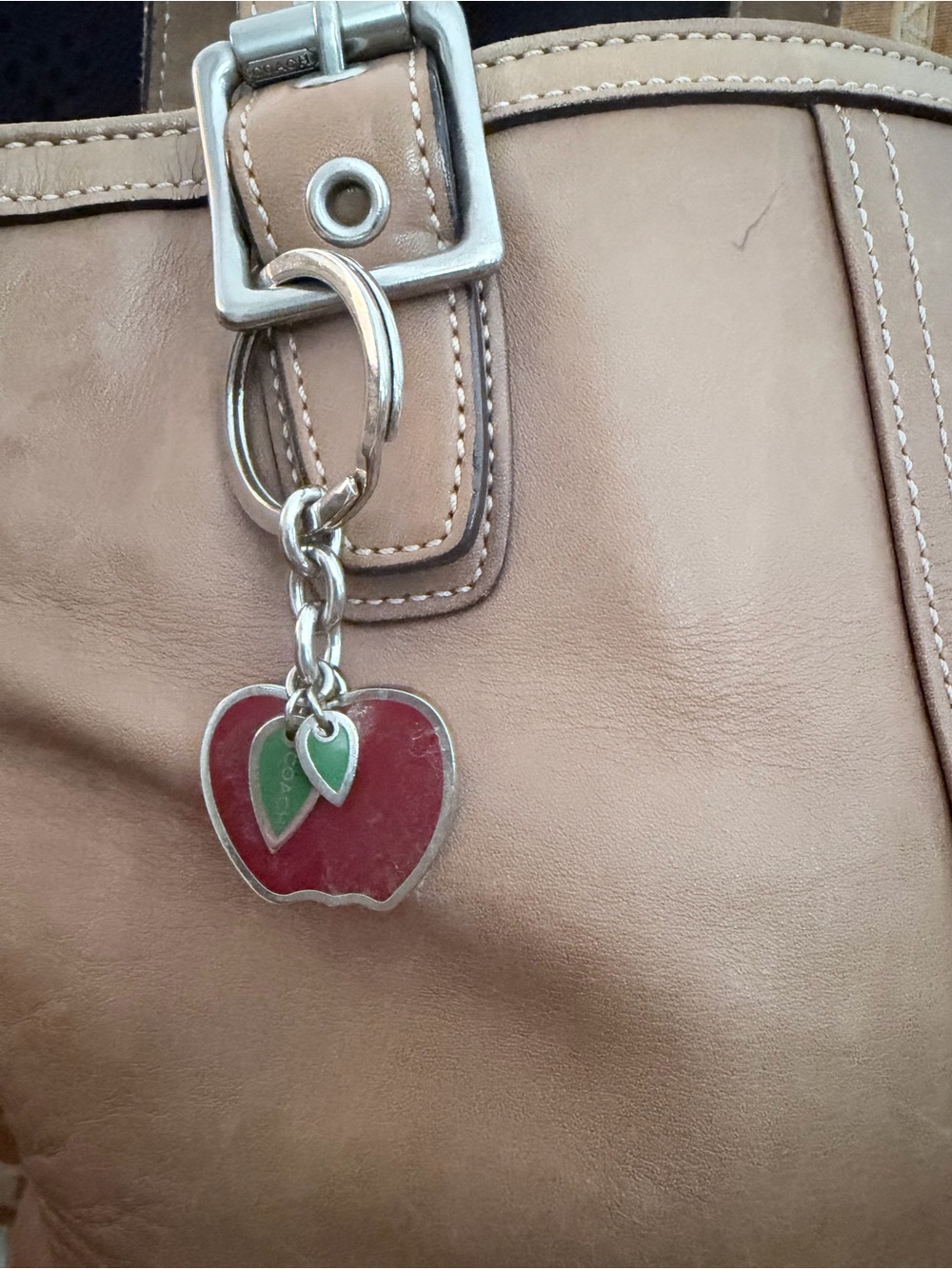 Coach Hampton purse and wallet set apple charm - Picture 2 of 14